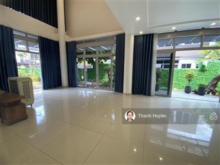 Cho thuê biệt thự riviera cove căn góc dt 500m2 trệt 2 lầu 4 phòng lớn 65 tr/ th  huyền 0909 394 ***