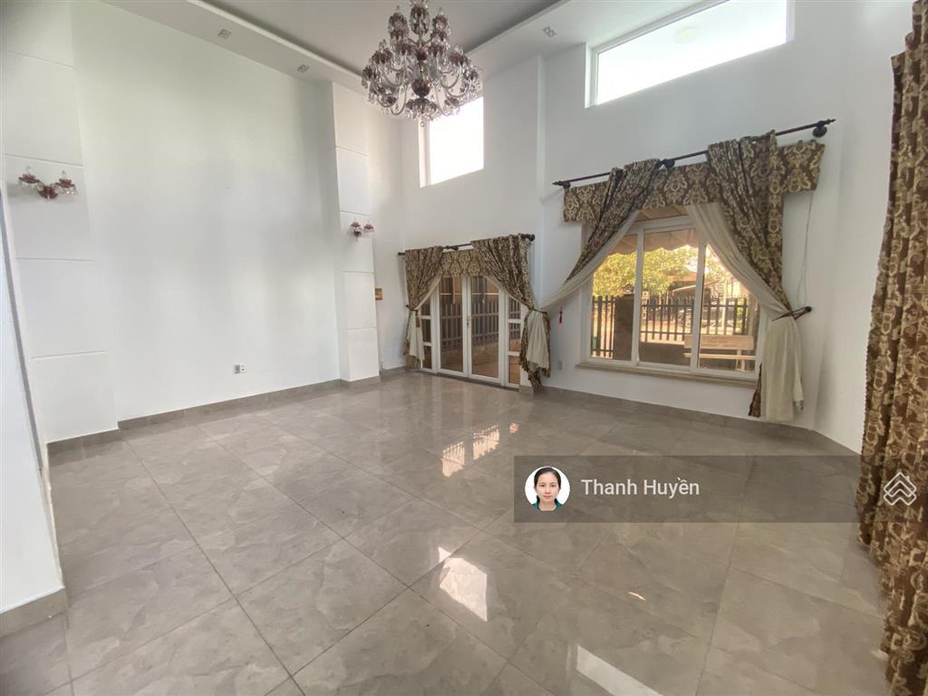 Cho thuê căn góc đường út trà ôn làm văn phòng trường học hay spa