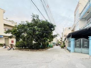 Đất hòn xện đối diện công viên