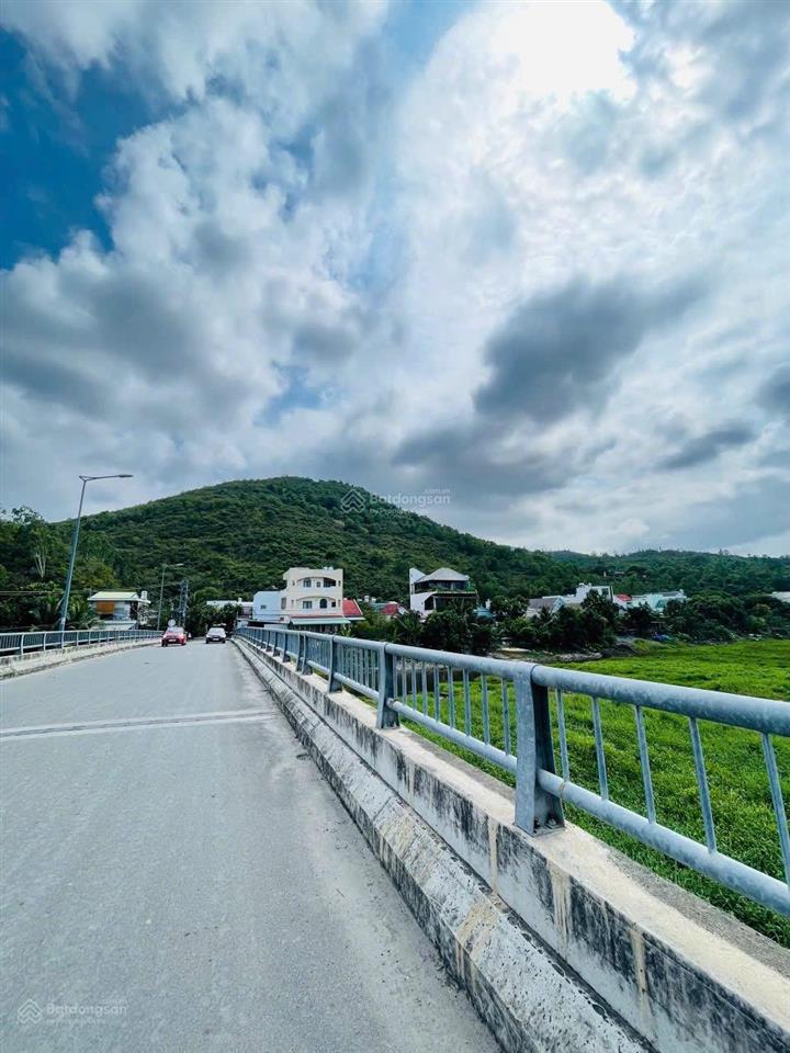 Nhà tái định cư thuỷ tú, diện tích rộng phù hợp xây biệt thự nghỉ dưỡng, căn hộ cho thuê