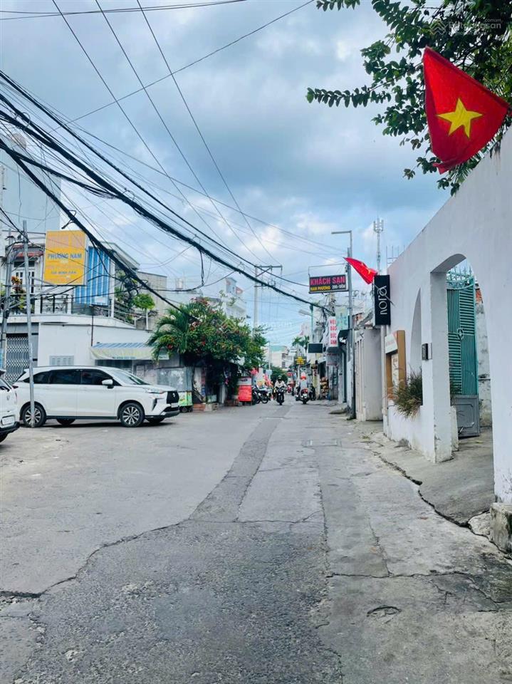 Đất gần bãi tắm hòn chồng. khu vực rất ít quỹ đất rộng phù hợp xây căn hộ, nghỉ dưỡng
