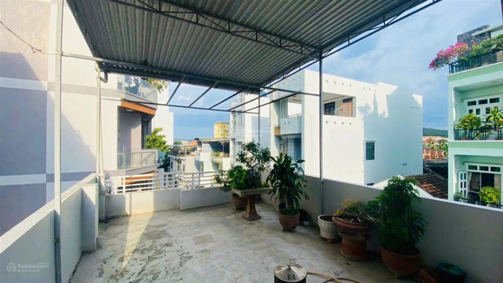 Nhà sau lưng dãy khách sạn trần phú, cách biển chỉ 200m, phù hợp làm homestay, kinh doanh căn hộ