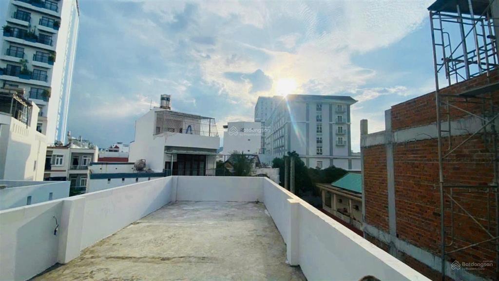 Nhà sau lưng dãy khách sạn trần phú, cách biển chỉ 200m, phù hợp làm homestay, kinh doanh căn hộ