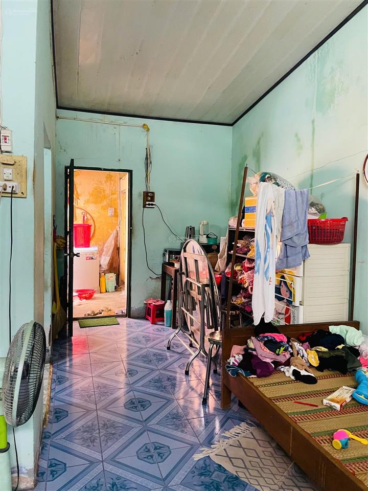 Nhà đường dã tượng đối diện công viên, gần biển trần phú