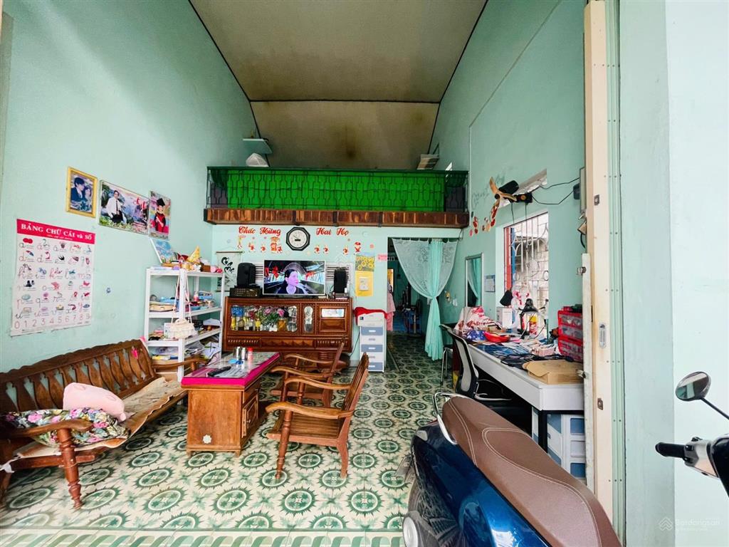 Nhà đường dã tượng đối diện công viên, gần biển trần phú