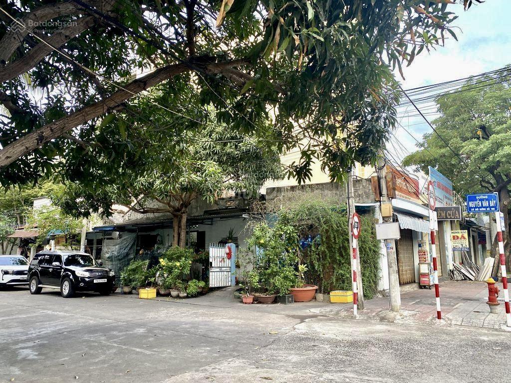 Căn 3 mặt tiền trục chính lê hồng phong