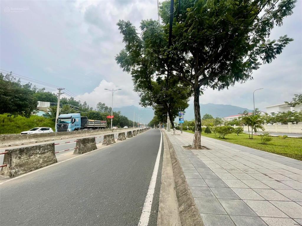 Cho thuê kho mặt tiền nguyễn tất thành