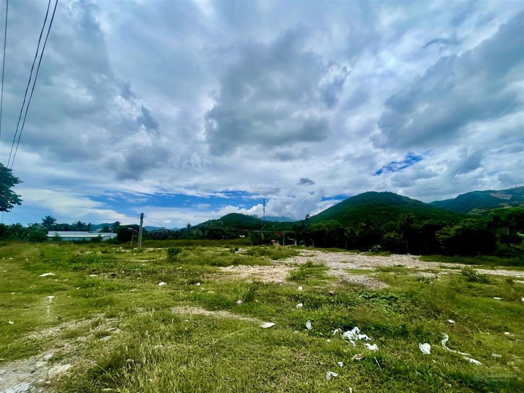 Cho thuê đất ngay vòng xoay võ nguyên giáp  nha trang