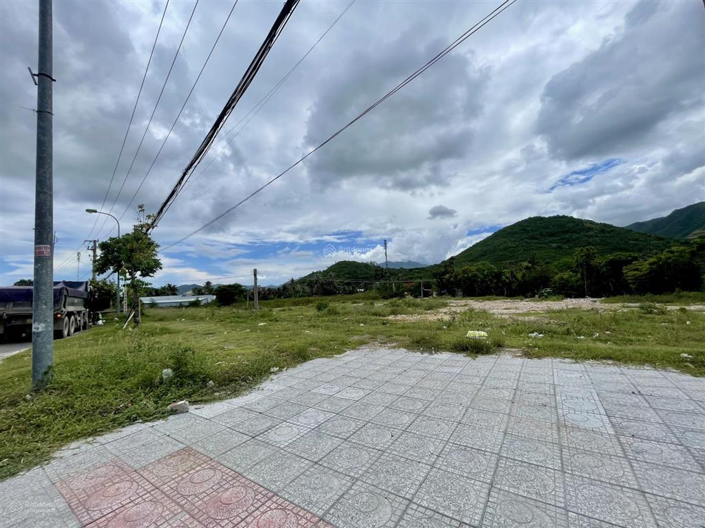Cho thuê đất ngay vòng xoay võ nguyên giáp  nha trang