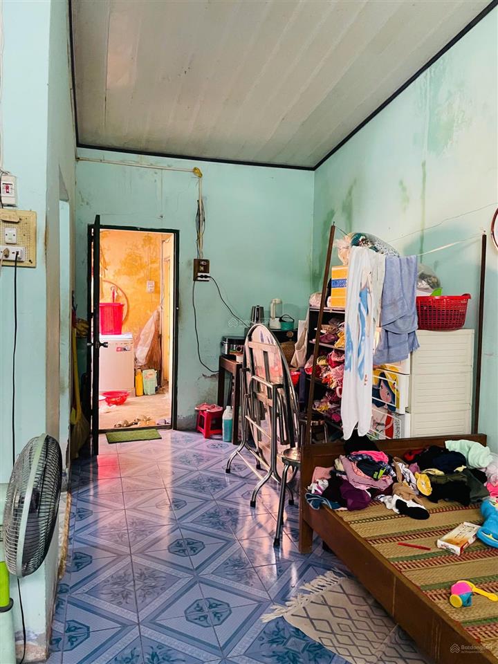 Nhà đường dã tượng đối diện công viên