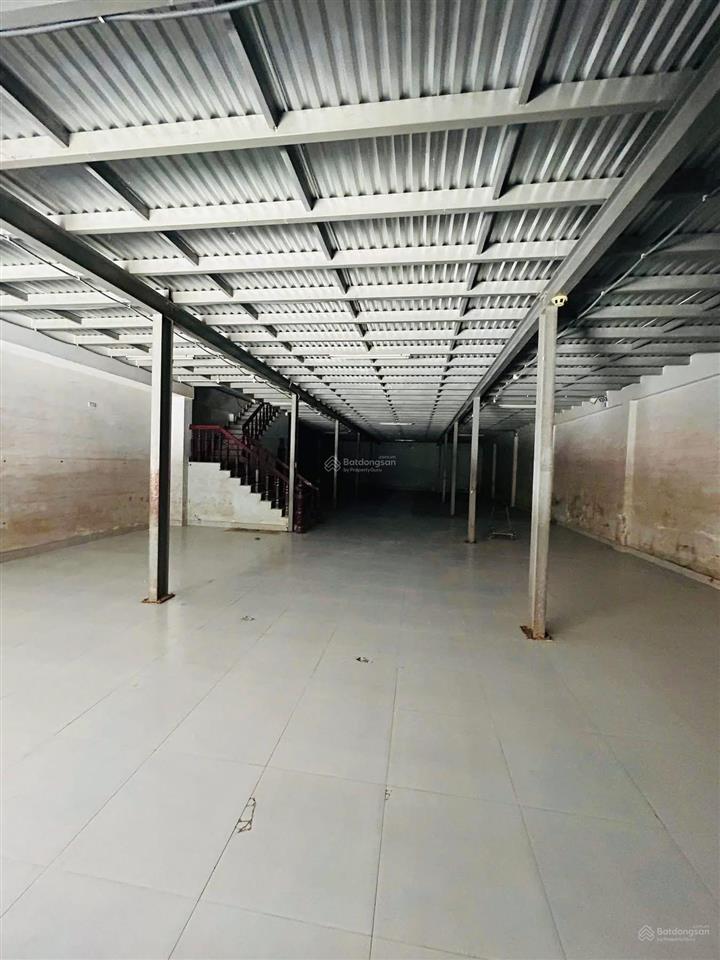 Kho xưởng trung tâm nha trang, ngang 26m phù hợp mở showroom