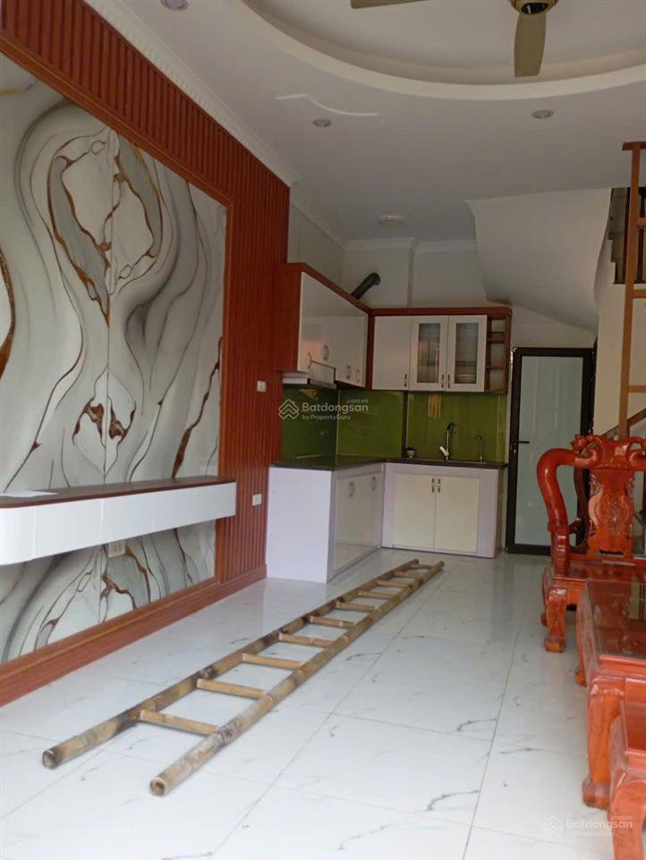 Cho thuê nhà nguyên căn tầng, lô góc, ngõ 3m gần trường tiểu học cự khối