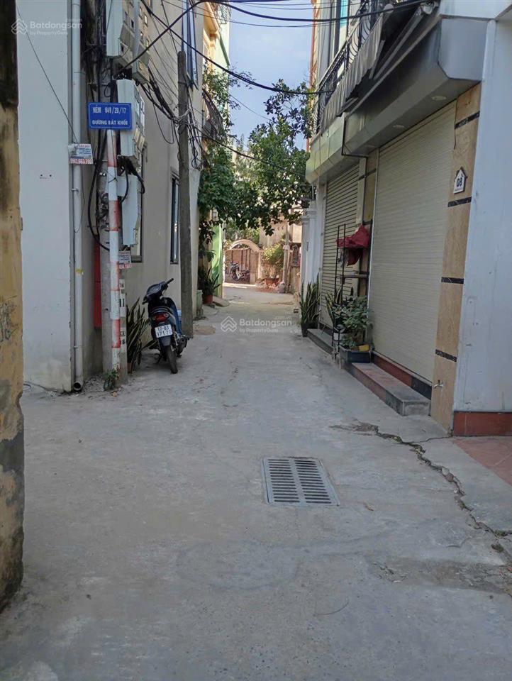 Cho thuê nhà nguyên căn tầng, lô góc, ngõ 3m gần trường tiểu học cự khối