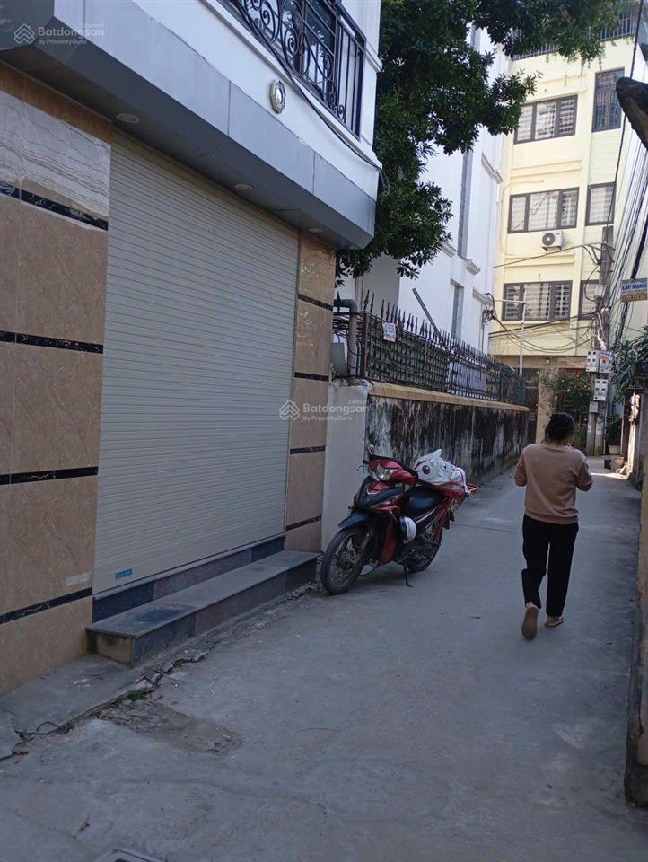 Cho thuê nhà nguyên căn tầng, lô góc, ngõ 3m gần trường tiểu học cự khối