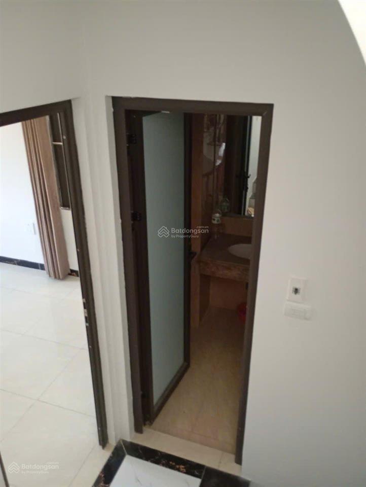 Cho thuê nhà nguyên căn tầng, lô góc, ngõ 3m gần trường tiểu học cự khối