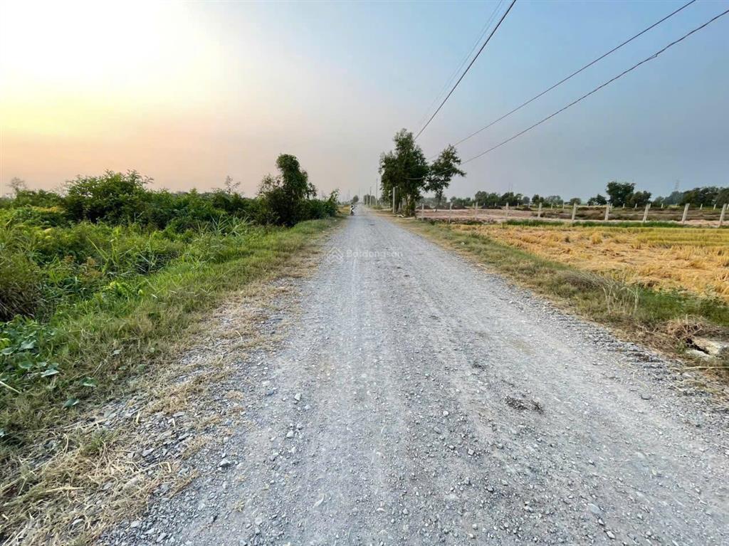 Cần bán gấp lô đất 2 mặt tiền siêu đẹp, giá tốt, có sẵn thổ cư, gần khu du lịch, nhuận đức, củ chi