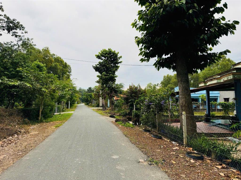 Cần bán gấp lô đất 2 mặt tiền siêu đẹp, giá tốt, có sẵn thổ cư, gần khu du lịch, nhuận đức, củ chi