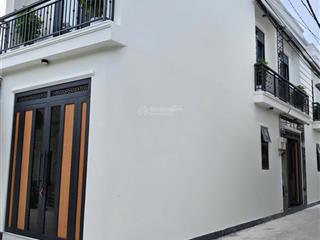 Bán gấp nhà mới xây 100%, 1 lầu, 2pn, hẻm xe hơi 2 oto tránh, nhà đẹp, công chứng vi bằng