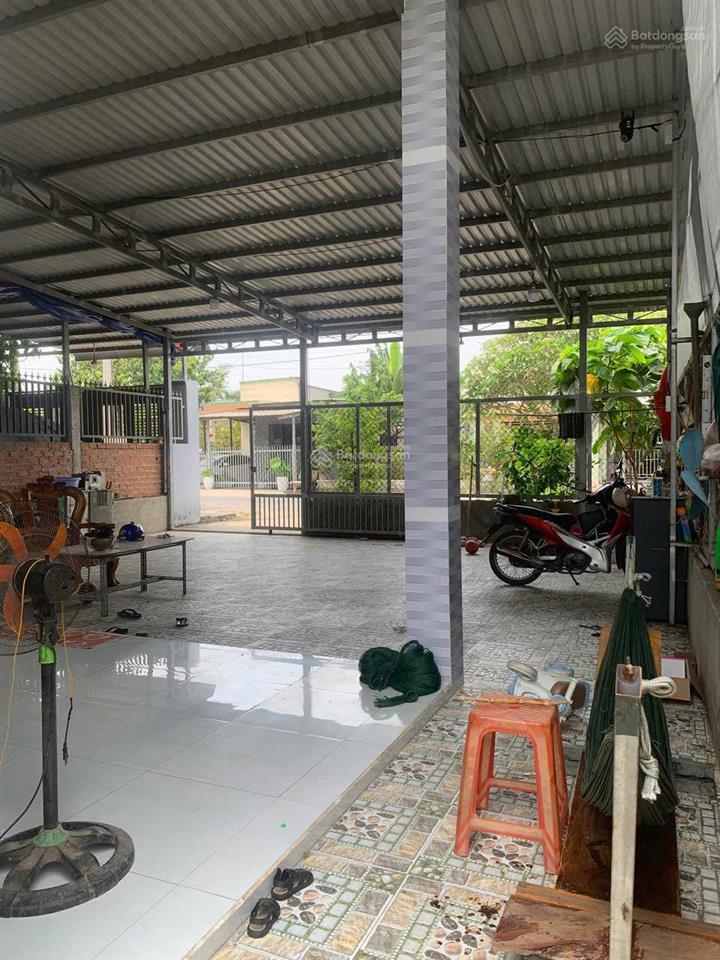 Bán đất tân phú trung củ chi 674m² có 300m² thổ cư, nhà mới sẵn ở, gần bv xuyên á, giá 4.6 tỷ