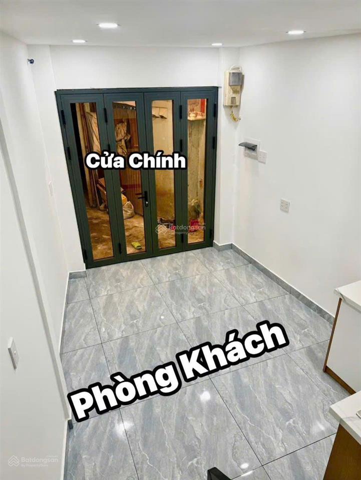 Bán nhà đường lạc long quân, p5, q11, cách hxt chỉ 20m, 1 trệt lửng, 1 lầu, 2pn. shr cc ngay
