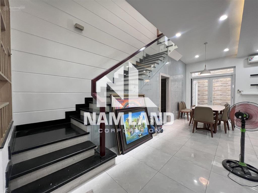 Cho thuê nhà hướng đông gara 3 lầu 4 phòng có nội thất để ở gia đình, văn phòng kết hợp tại an phú