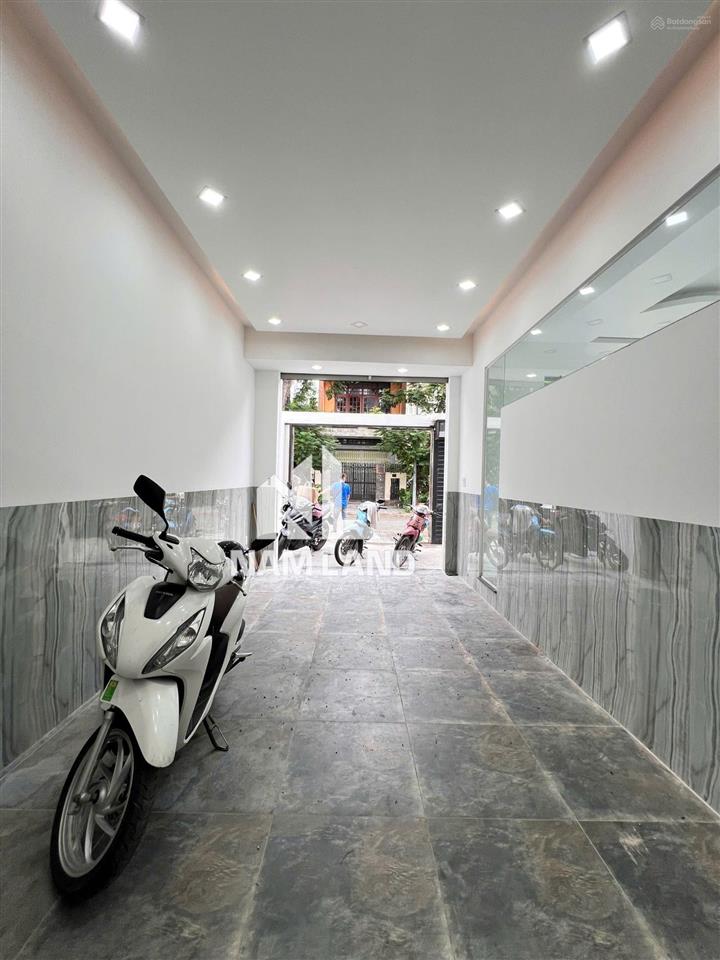 Cho thuê nhà mới 4 tầng 5 phòng gần đường liên phường, phước long b hướng đông nam để ở, văn phòng