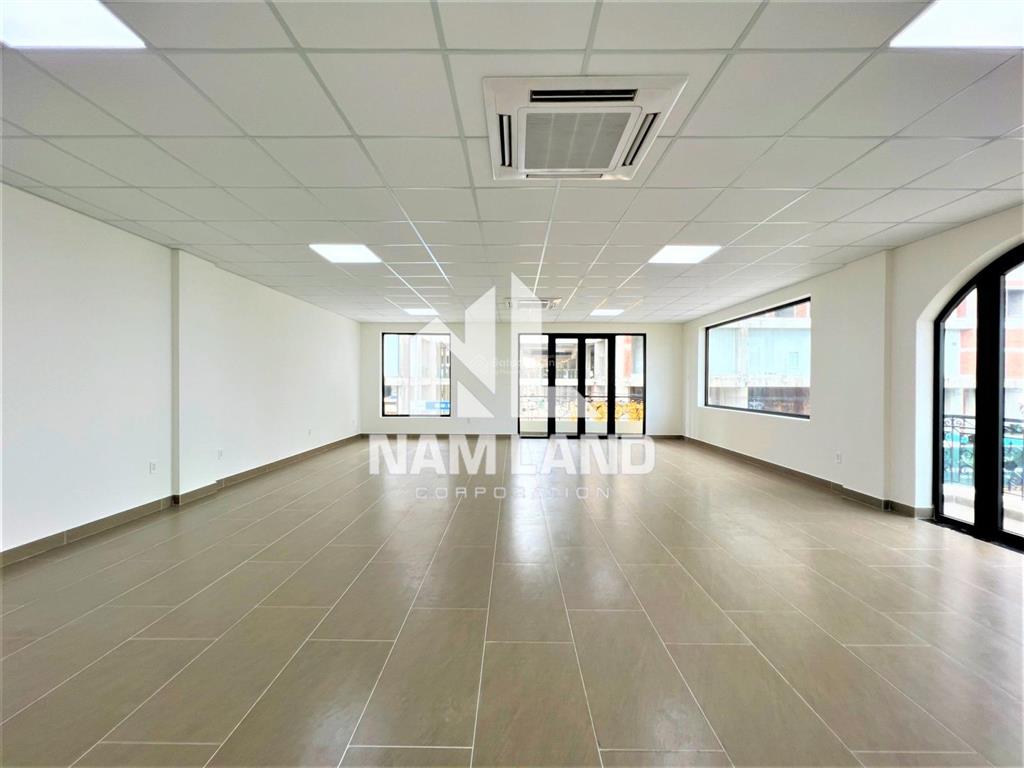 Cho thuê nhà căn góc 2 mặt tiền xây trống suốt có thang máy vỉa hè rộng ngay gần ubnd tp. thủ đức