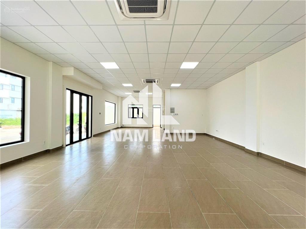 Cho thuê nhà căn góc 2 mặt tiền xây trống suốt có thang máy vỉa hè rộng ngay gần ubnd tp. thủ đức