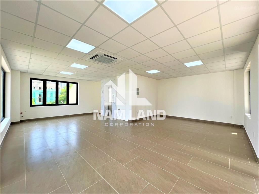 Cho thuê nhà căn góc 2 mặt tiền xây trống suốt có thang máy vỉa hè rộng ngay gần ubnd tp. thủ đức