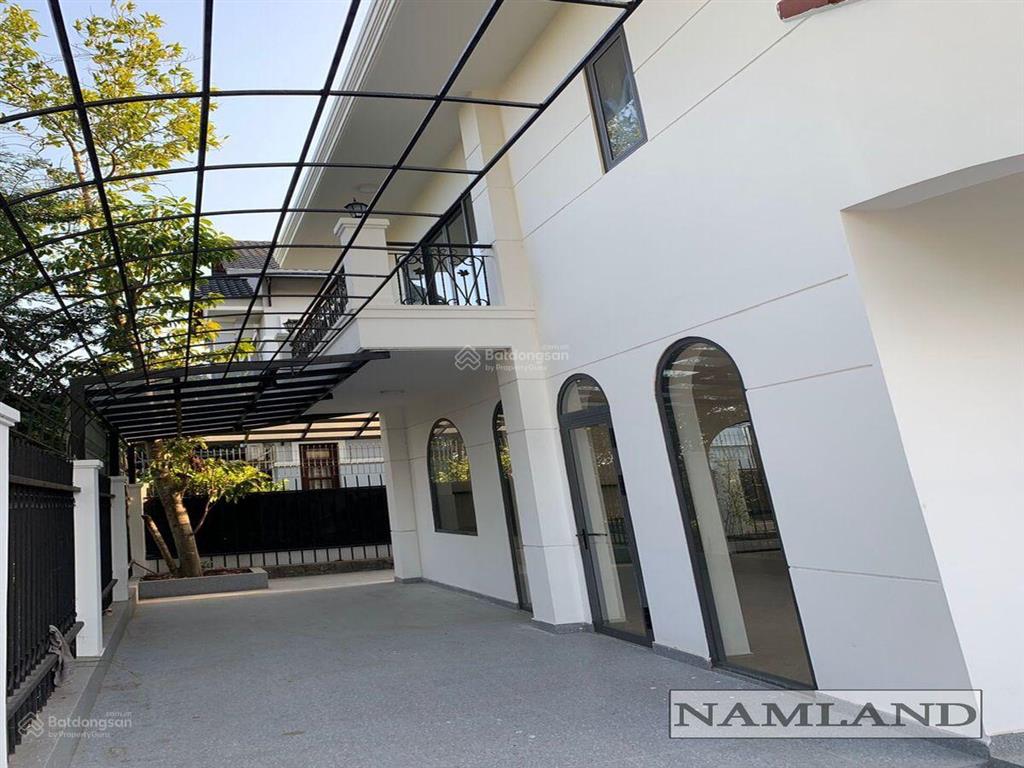 Cho thuê biệt thự thân văn nhiếp ngay ven sông sài gòn 400m2 sân vườn, 2 tầng 4 phòng lớn mới trắng