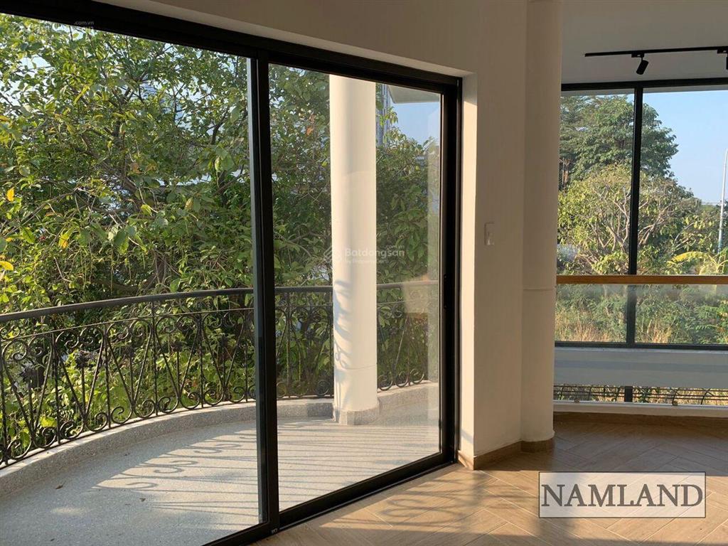 Cho thuê biệt thự thân văn nhiếp ngay ven sông sài gòn 400m2 sân vườn, 2 tầng 4 phòng lớn mới trắng