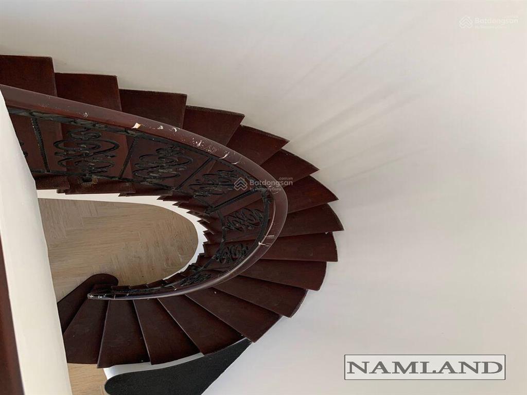 Cho thuê biệt thự thân văn nhiếp ngay ven sông sài gòn 400m2 sân vườn, 2 tầng 4 phòng lớn mới trắng