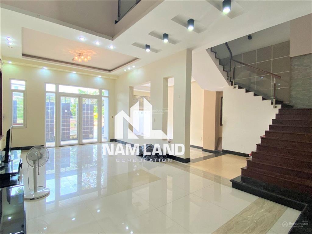 Cho thuê nhà đường đỗ pháp thuận view công viên gara 3 lầu 5 phòng cực lớn để kinh doanh, văn phòng