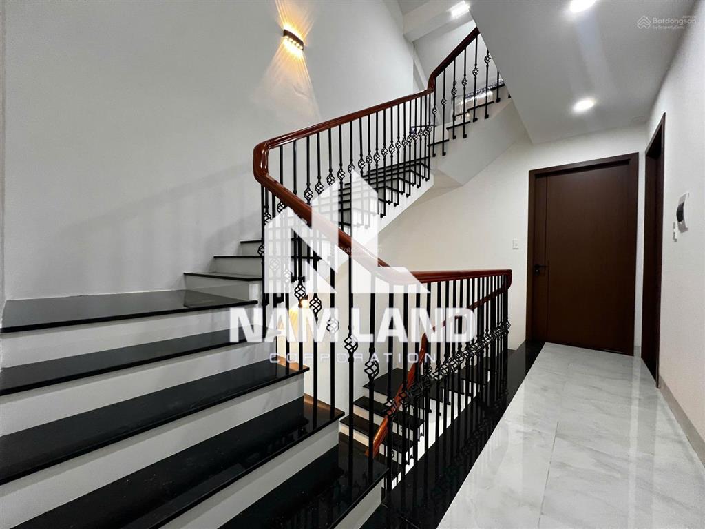 Cho thuê nhà 350m2 mới 100% sân rộng 3 lầu 4 phòng 6wc ngay gần đường liên phường để ở, văn phòng