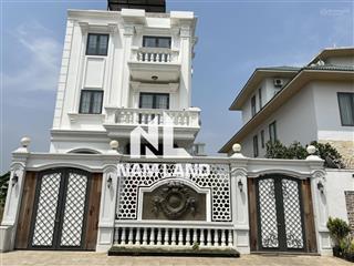 Cho thuê nhà 350m2 mới 100% sân rộng 3 lầu 4 phòng 6wc ngay gần đường liên phường để ở, văn phòng