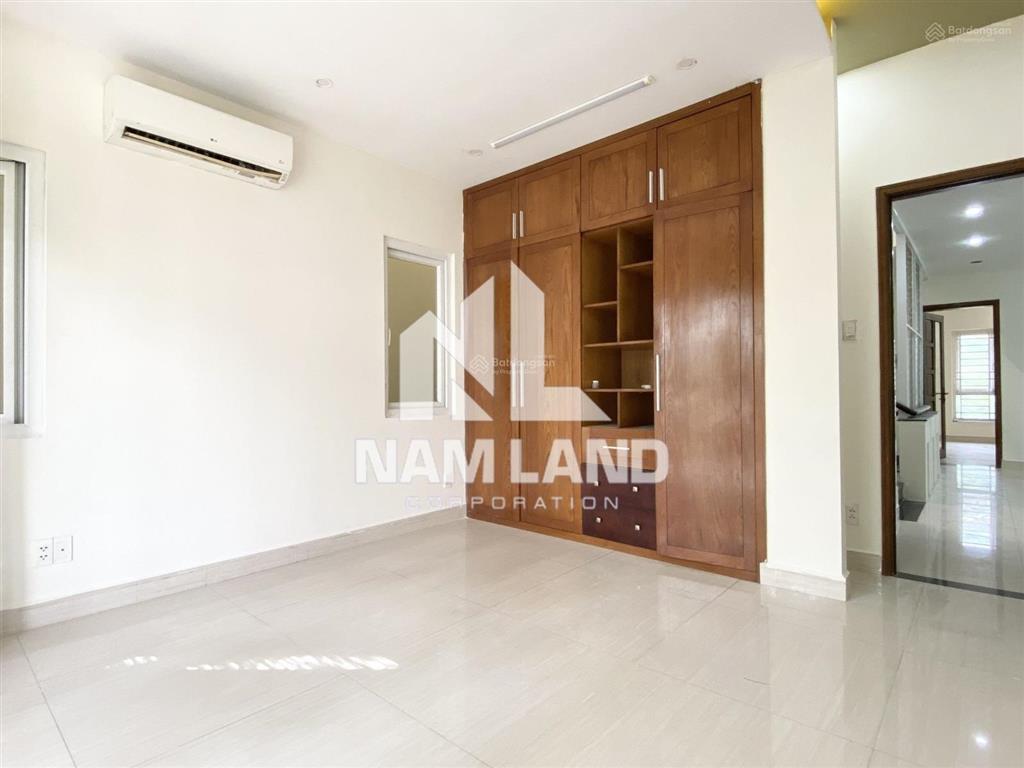 Cho thuê nhà đường 31c hướng nam ngang 8m hầm 3 lầu 4 phòng làm công ty, sản xuất bánh, kinh doanh