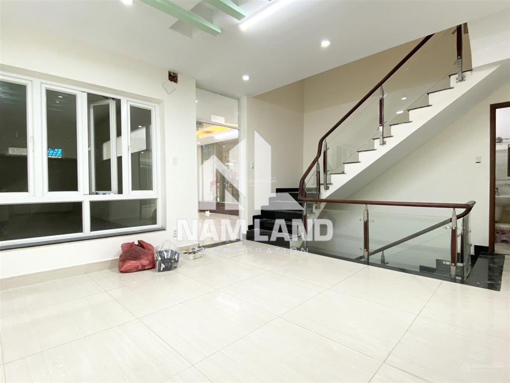 Cho thuê nhà đường 31c hướng nam ngang 8m hầm 3 lầu 4 phòng làm công ty, sản xuất bánh, kinh doanh