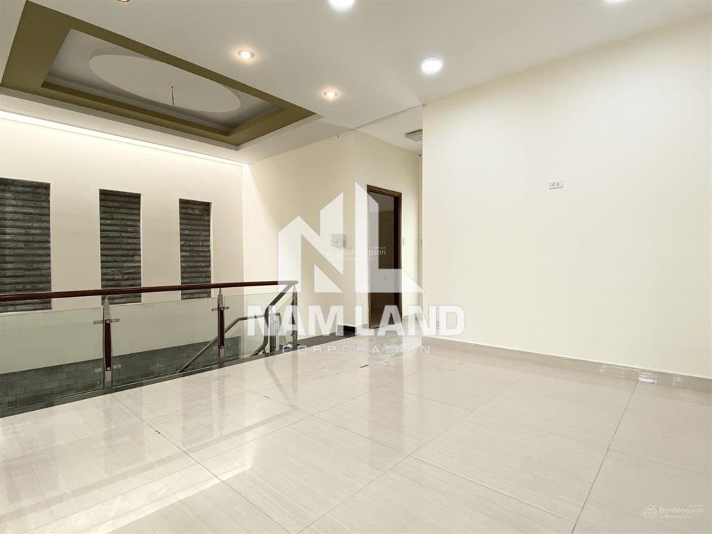Cho thuê nhà đường 31c hướng nam ngang 8m hầm 3 lầu 4 phòng làm công ty, sản xuất bánh, kinh doanh