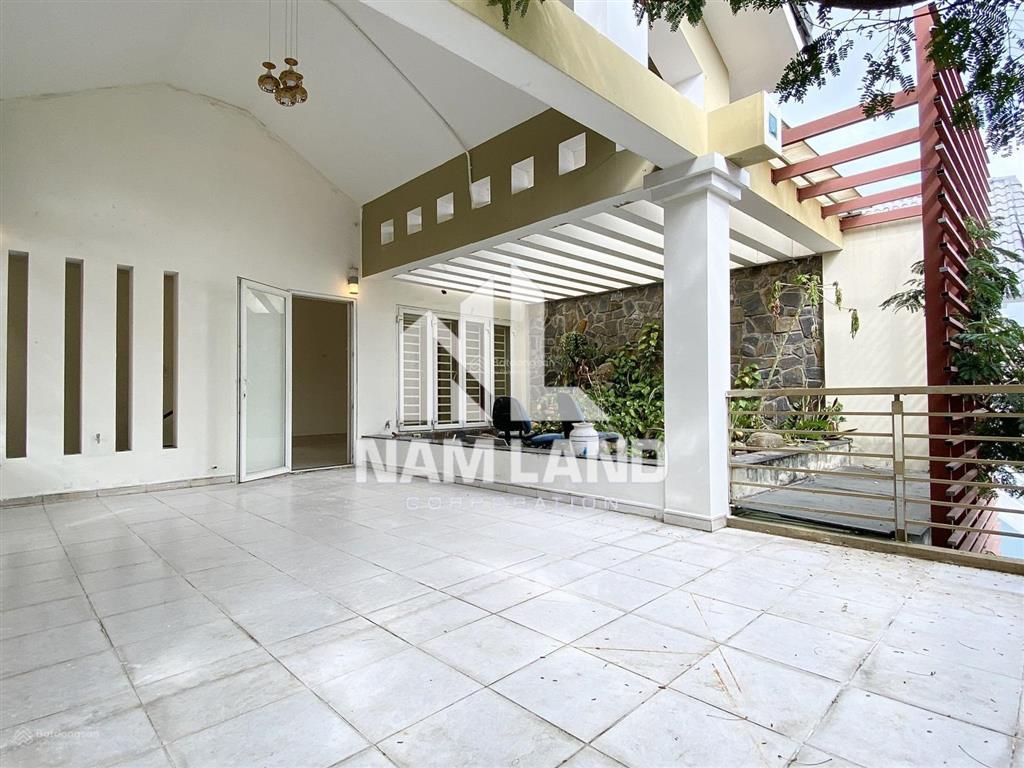 Cho thuê nhà đường 31c hướng nam ngang 8m hầm 3 lầu 4 phòng làm công ty, sản xuất bánh, kinh doanh