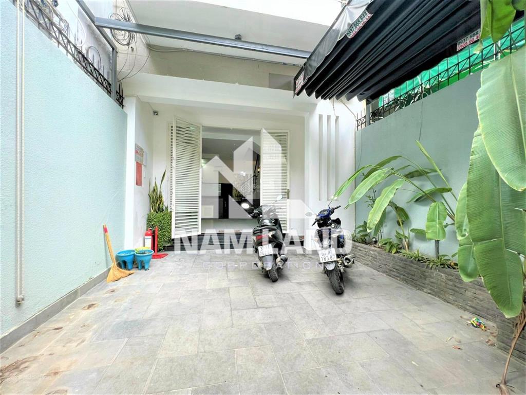 Cho thuê nhà 215 nguyễn văn hưởng sân xe hơi 3 lầu 4 phòng thiết kế hiện đại rất hợp để ở văn phòng