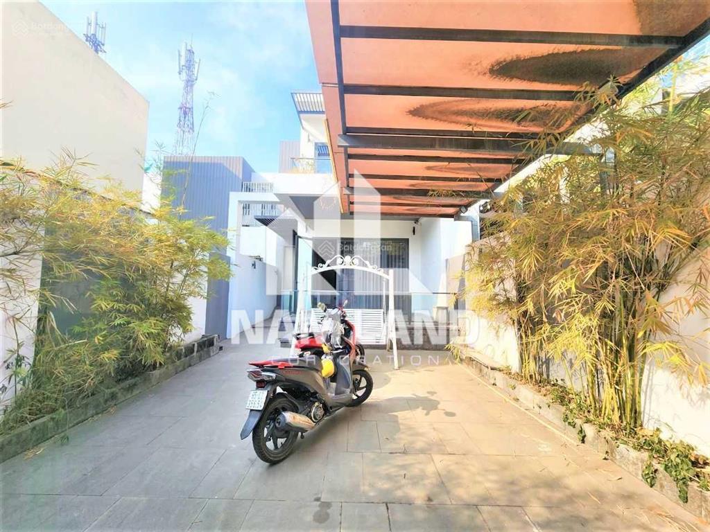 Cho thuê nhà đẹp 405m2 sân vườn rộng, 3 lầu 4 phòng thiết kế hiện đại gần sông sài gòn