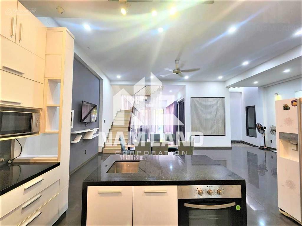 Cho thuê nhà đẹp 405m2 sân vườn rộng, 3 lầu 4 phòng thiết kế hiện đại gần sông sài gòn