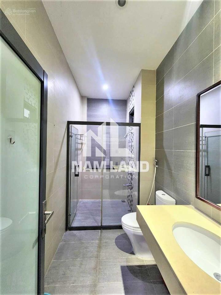 Cho thuê nhà đẹp 405m2 sân vườn rộng, 3 lầu 4 phòng thiết kế hiện đại gần sông sài gòn