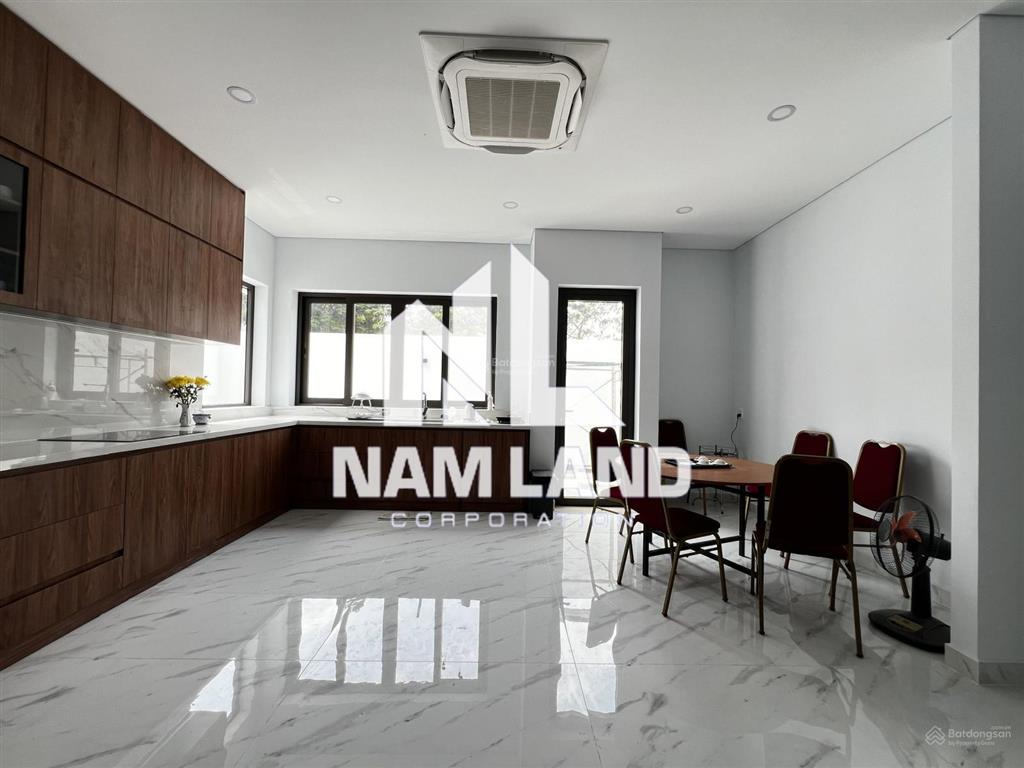 Cho thuê nhà xây mới 100% gần đường đỗ xuân hợp, gara 3 tầng 4 phòng lớn để ởvăn phòng công ty