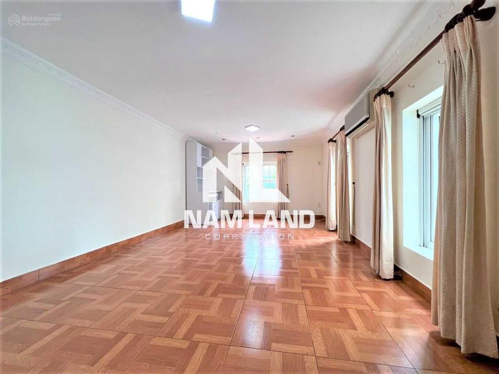 Thuê nhà trung tâm thảo điền 450m2 sân vườn hồ bơi 3 lầu 5 phòng lớn sàn gỗ để ở, văn phòng công ty