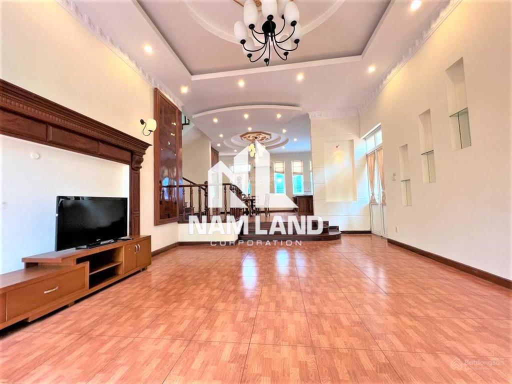 Thuê nhà trung tâm thảo điền 450m2 sân vườn hồ bơi 3 lầu 5 phòng lớn sàn gỗ để ở, văn phòng công ty