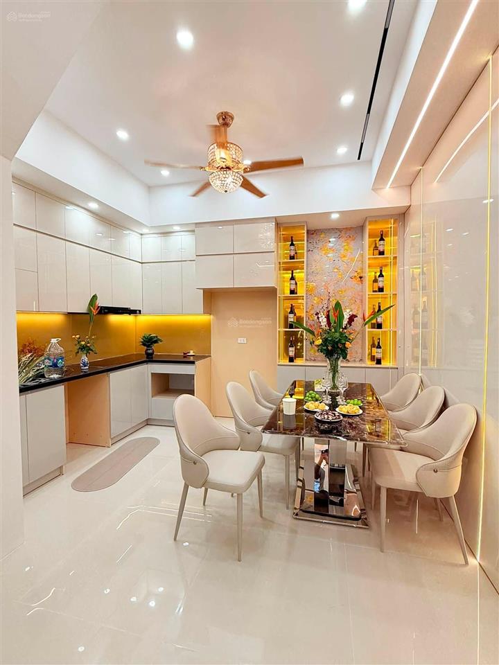 Bán nhà giải phóng 45m2, 4 tầng, mt rộng lô góc, ô tô vào nhà chỉ 13.5 tỷ