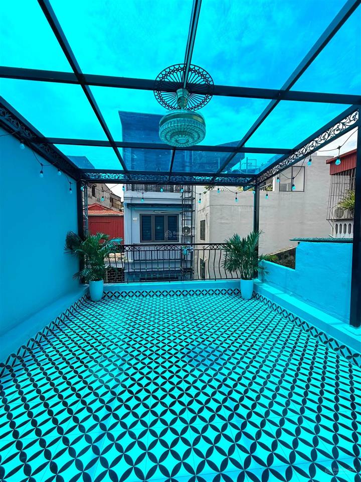 Bán nhà giải phóng 45m2, 4 tầng, mt rộng lô góc, ô tô vào nhà chỉ 13.5 tỷ