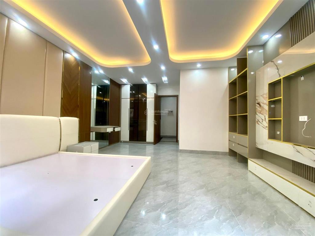 Bán nhà mặt ngõ cầu giấy 60m2, 5 tầng, mt 4.7m ô tô kinh doanh sầm uất chỉ 14.8 tỷ.