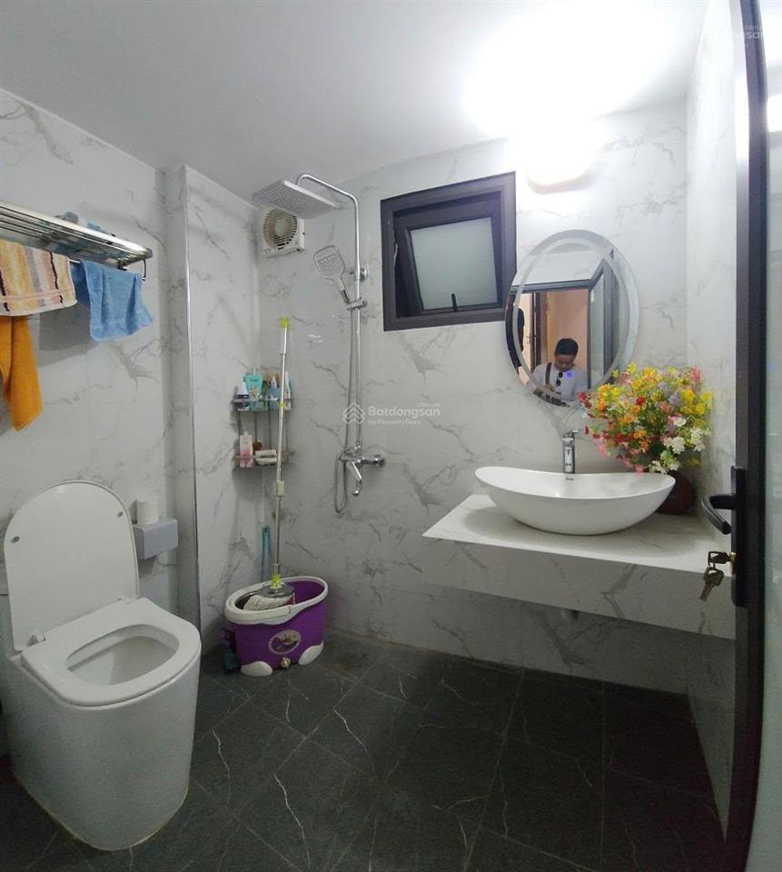 Bán nhà giải phóng 35m2, 5 tầng gần phố ở luôn chỉ dưới 7 tỷ.